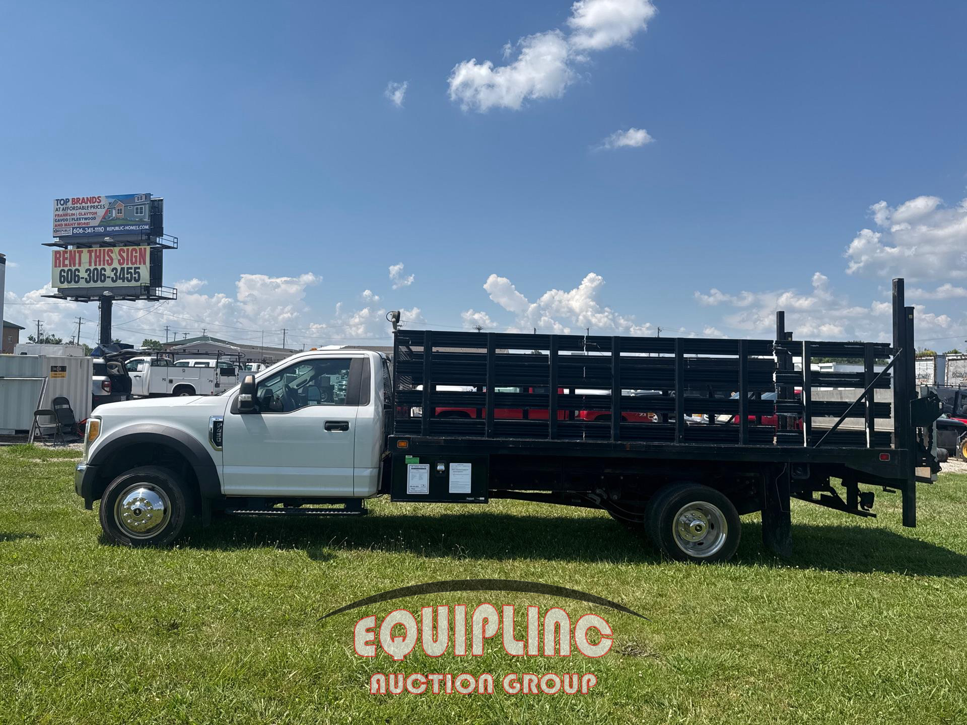 2017 Ford F450 STAKE BED