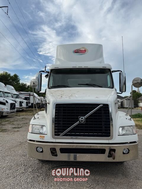2014 VOLVO TRUCK VNM