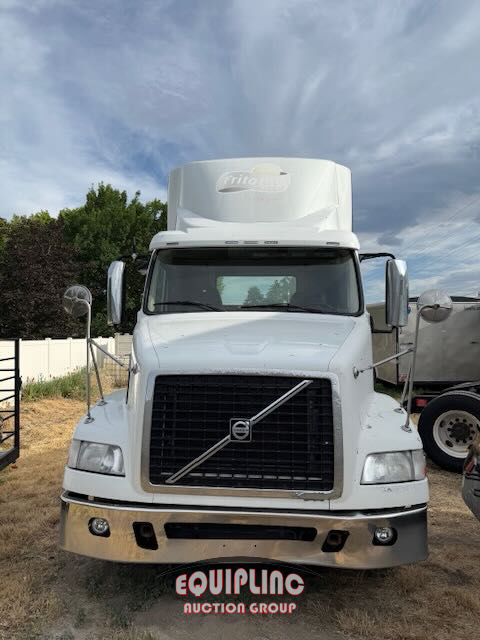 2017 VOLVO TRUCK VNM