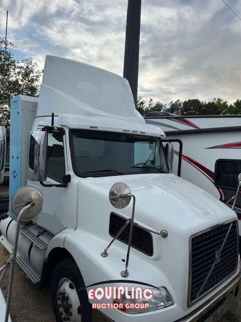 2014 VOLVO TRUCK VNM