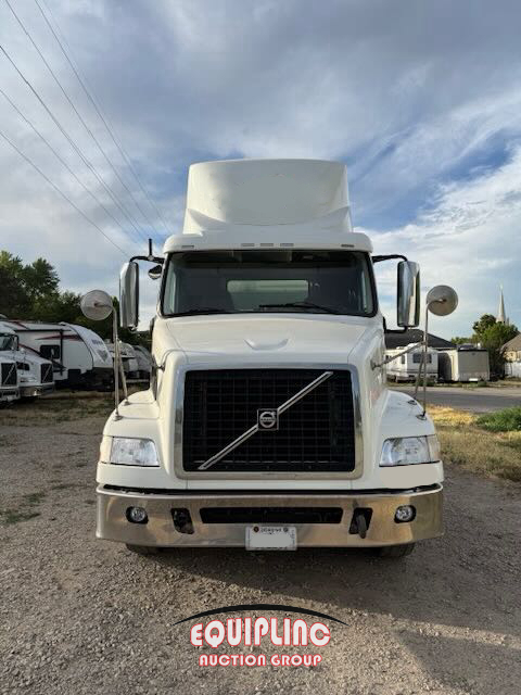 2014 VOLVO TRUCK VNM
