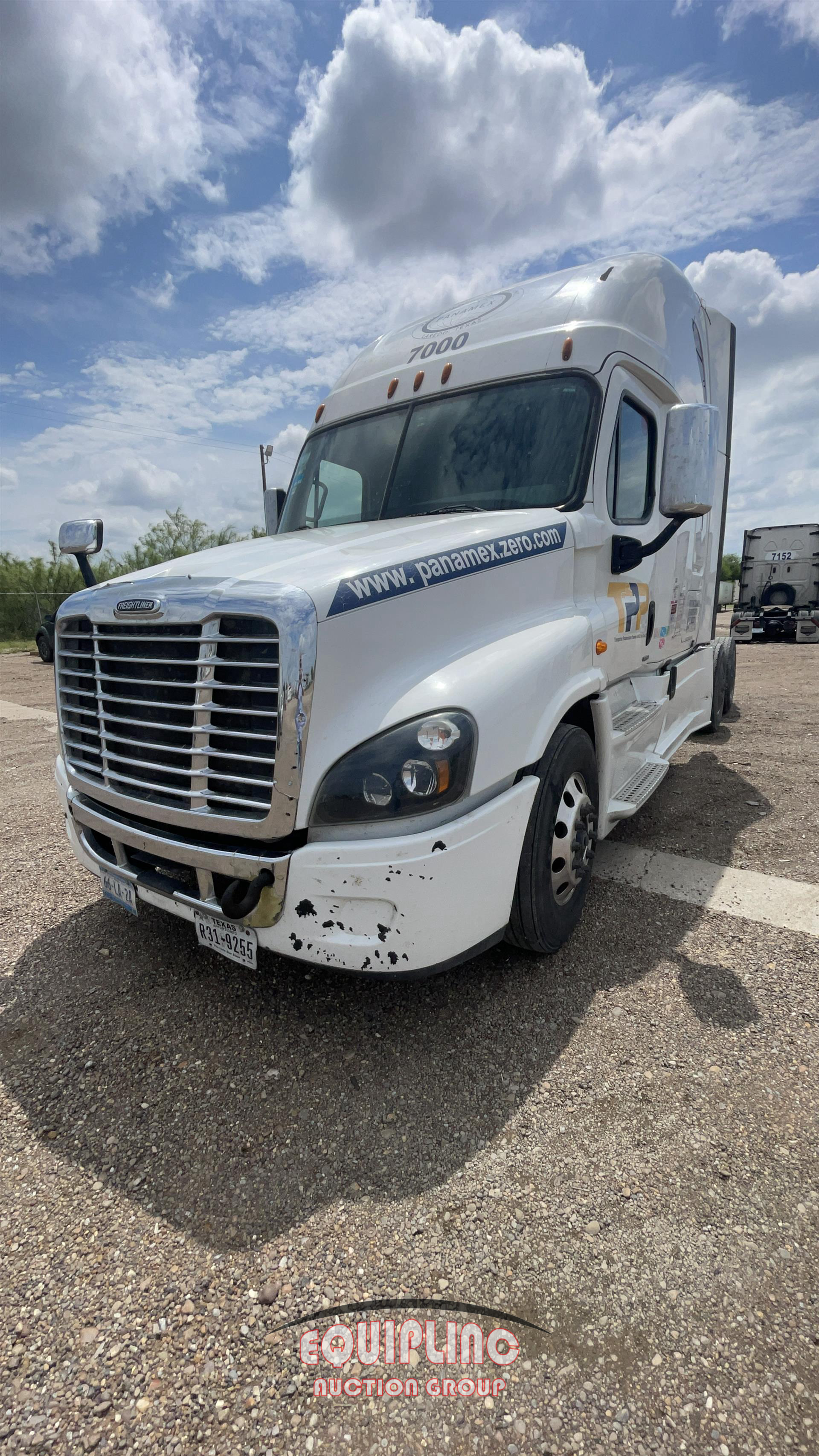 2017 Freightliner CASCADIA 126