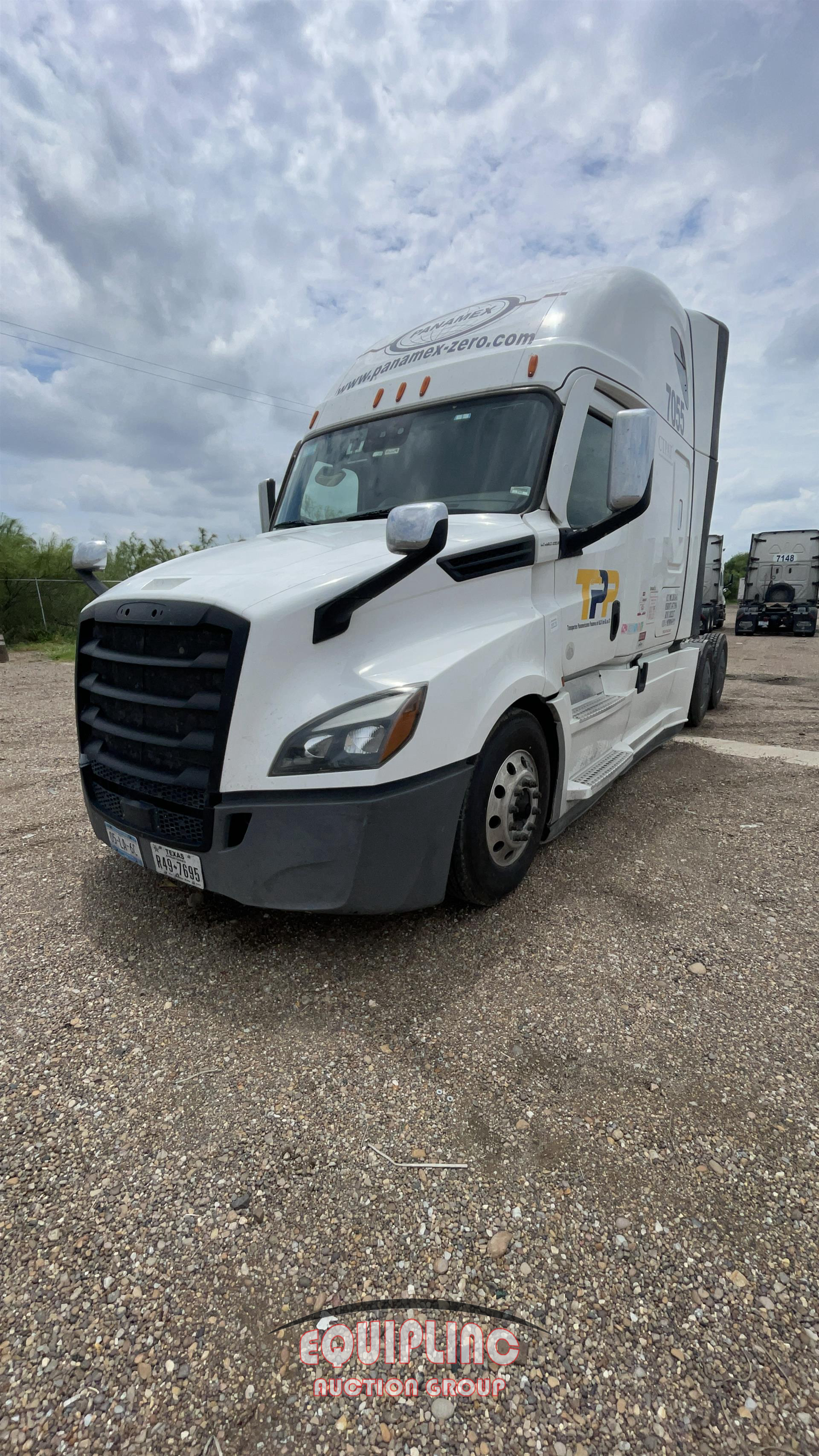 2021 Freightliner CASCADIA 126