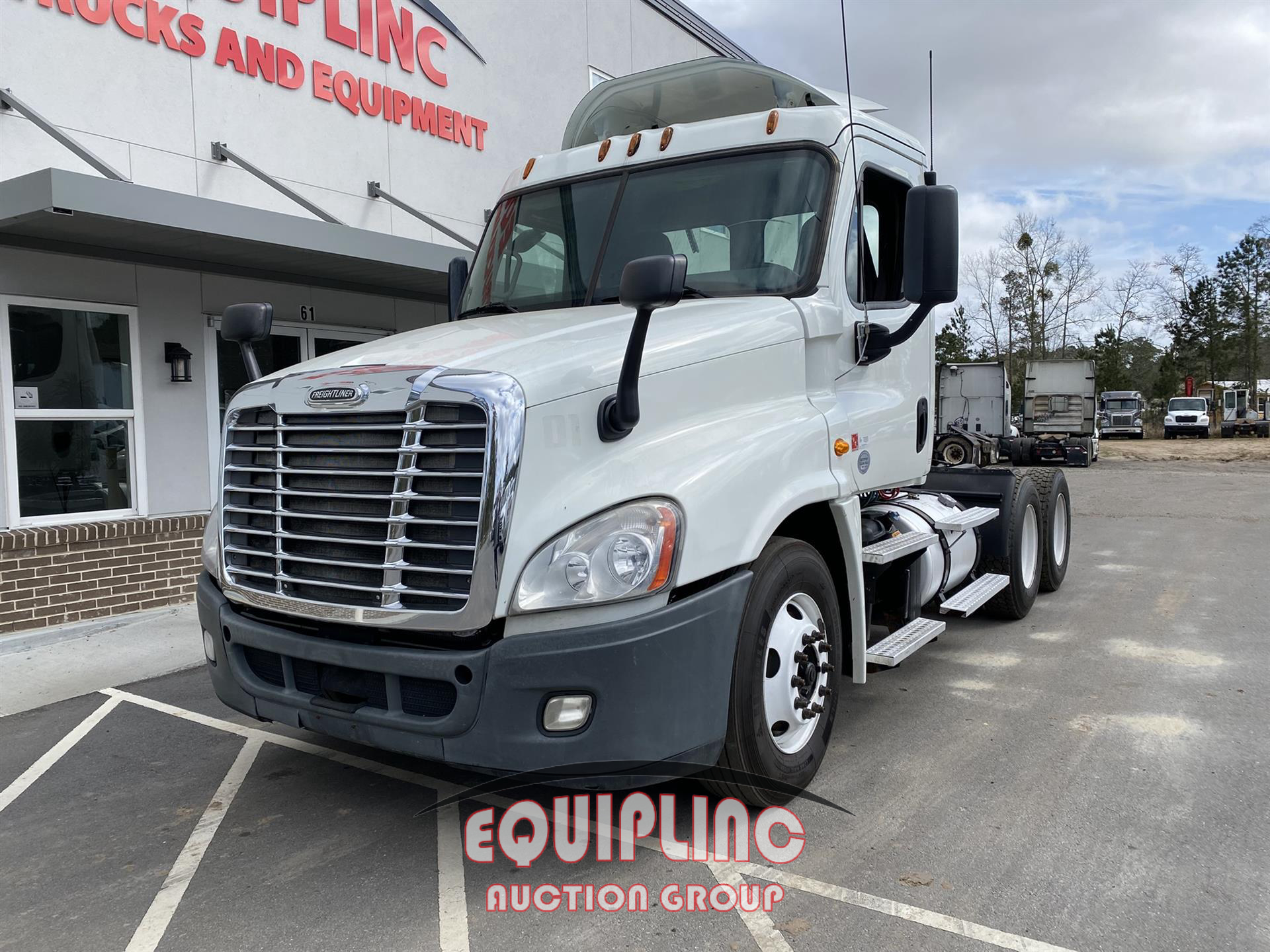 2015 Freightliner CASCADIA DAY CAB