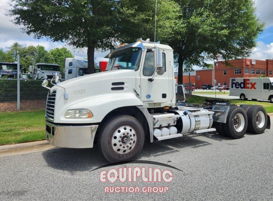 2016 Mack CXU613 DAY CAB