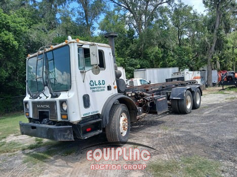 2001 Mack MR688S