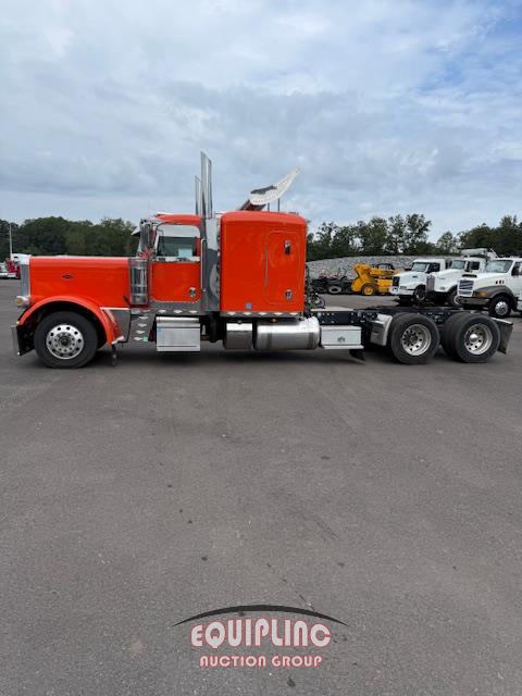 2023 Peterbilt 389