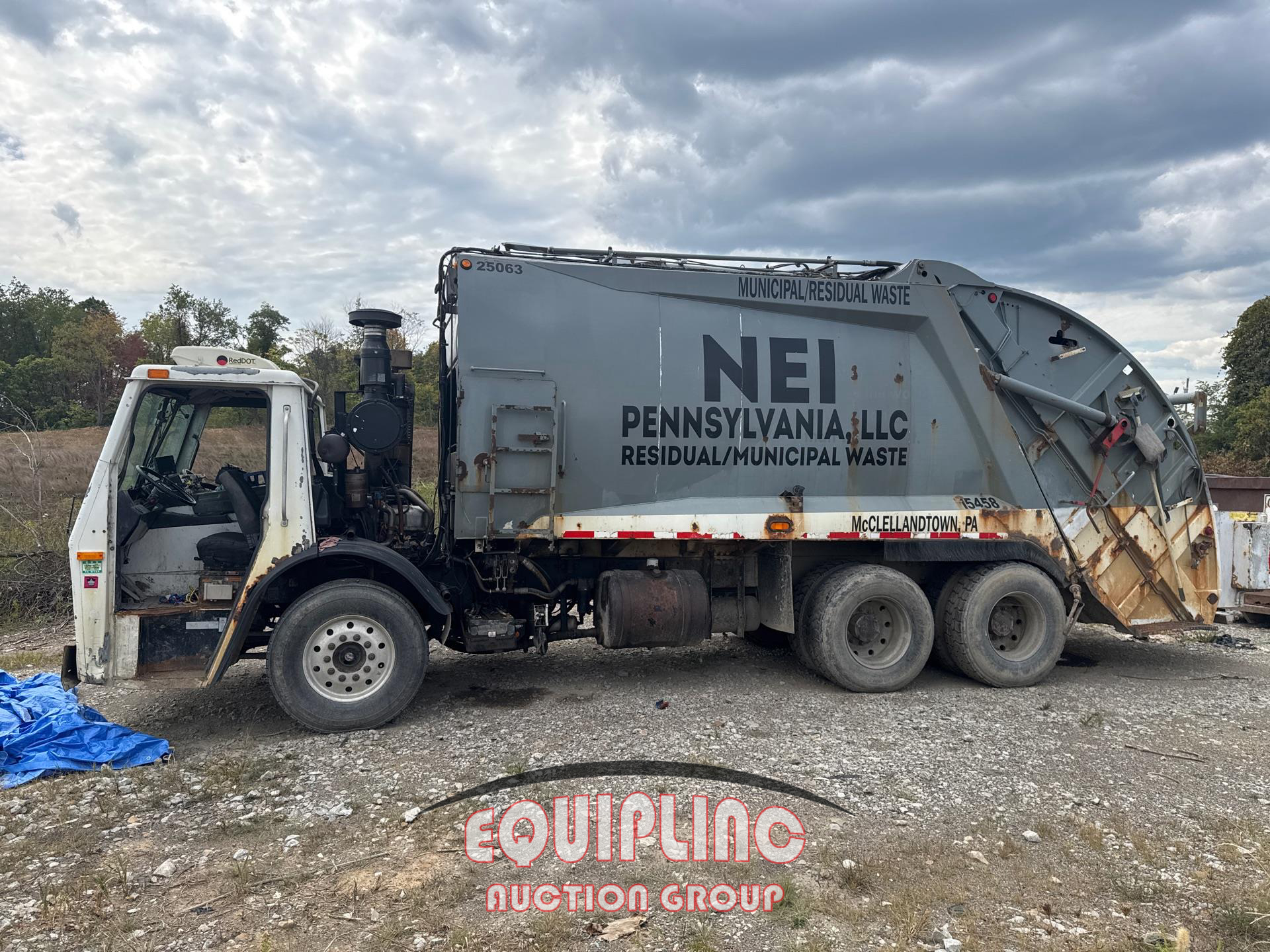 2009 Mack LEU (TerraPro)