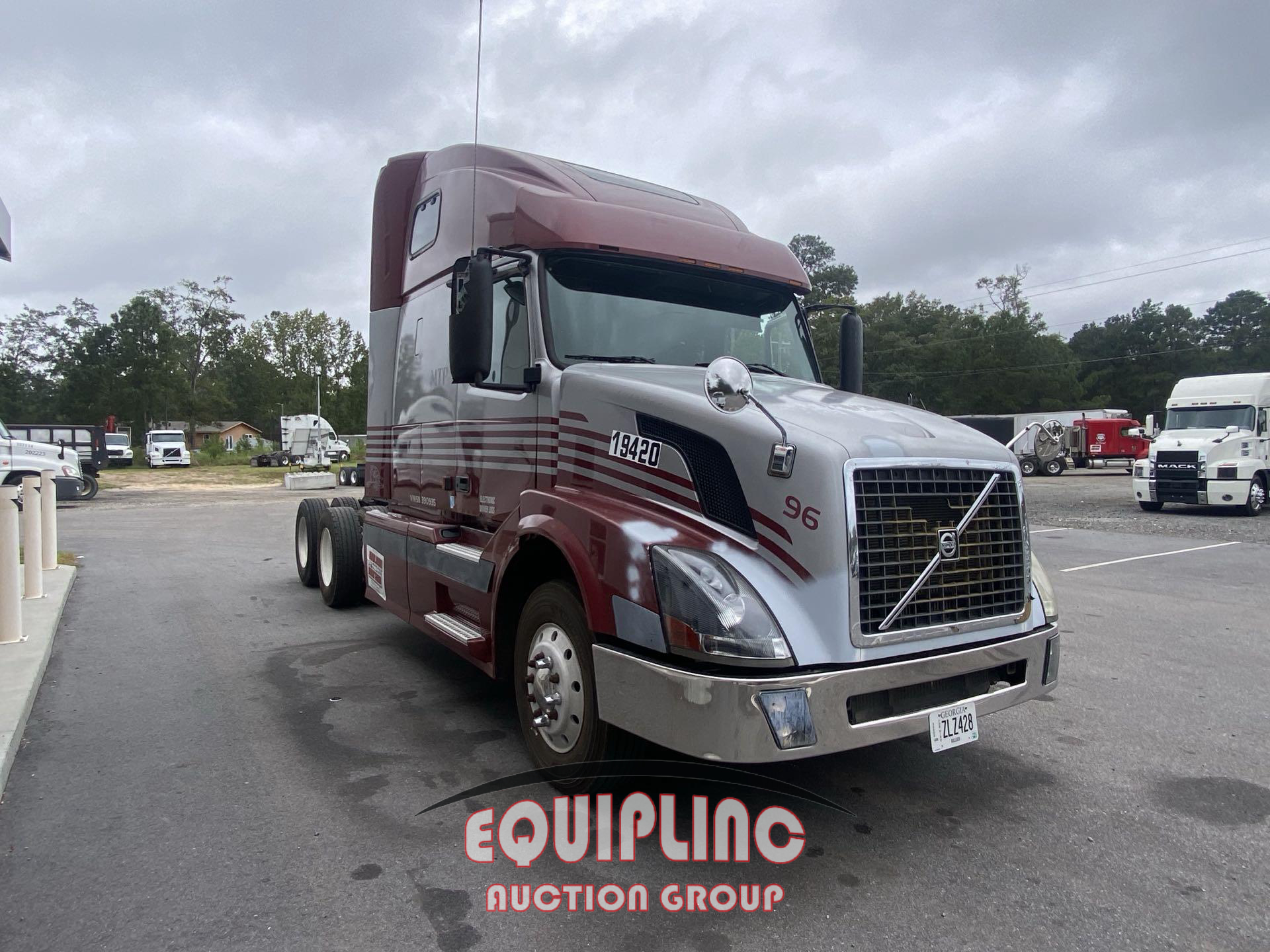 2005 VOLVO TRUCK VNL