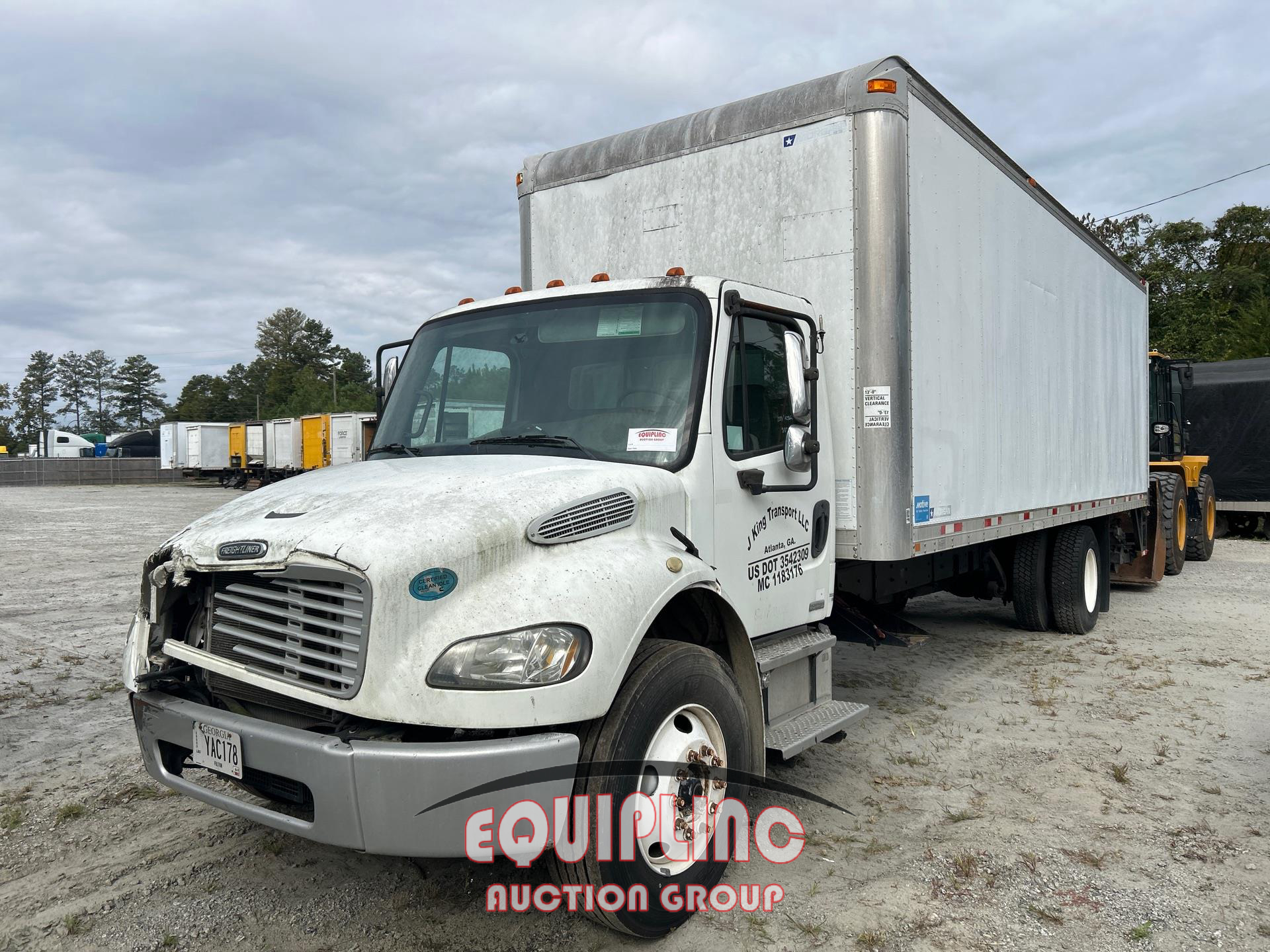 2009 Freightliner M2106