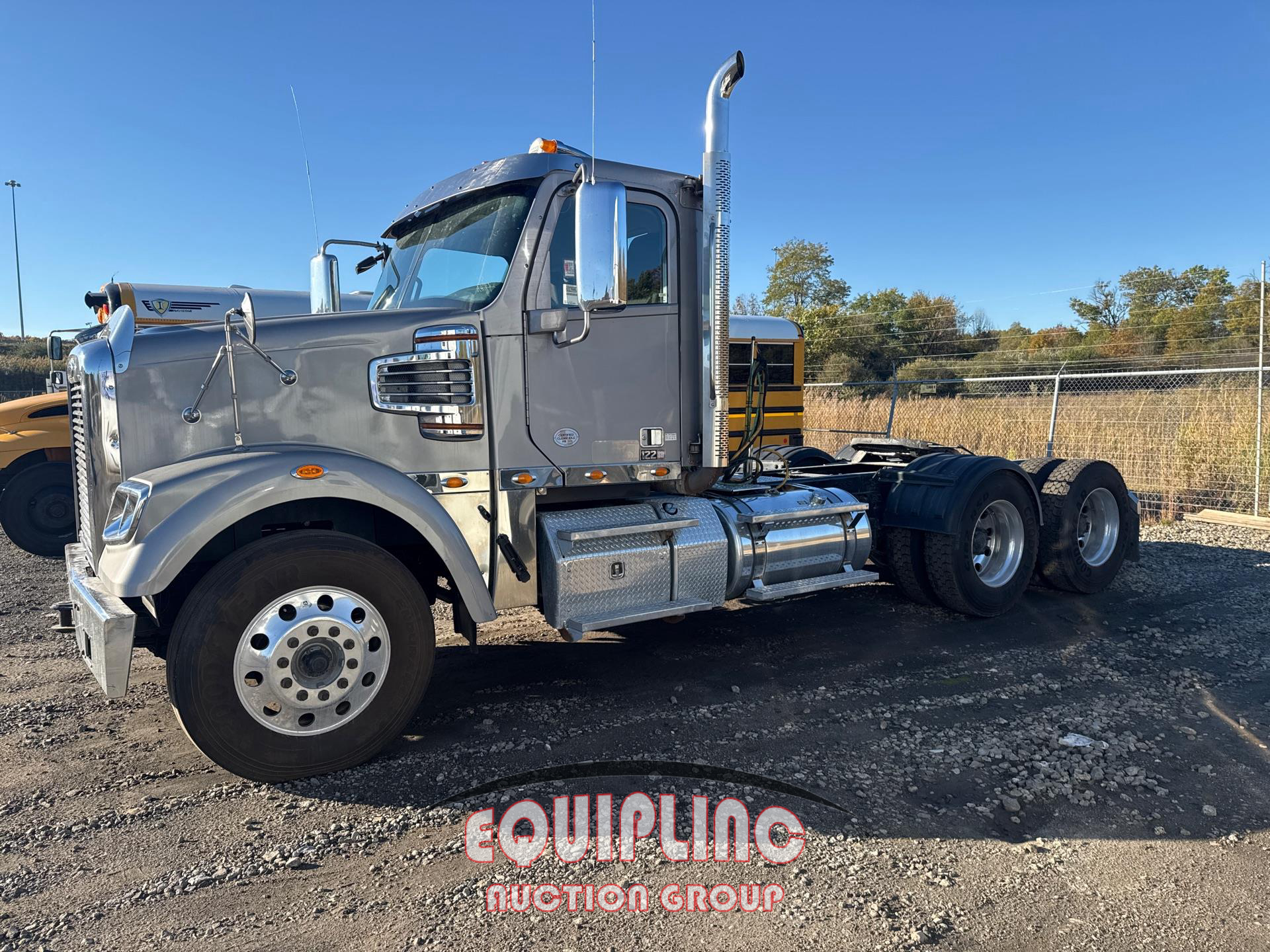 2019 Freightliner SD122