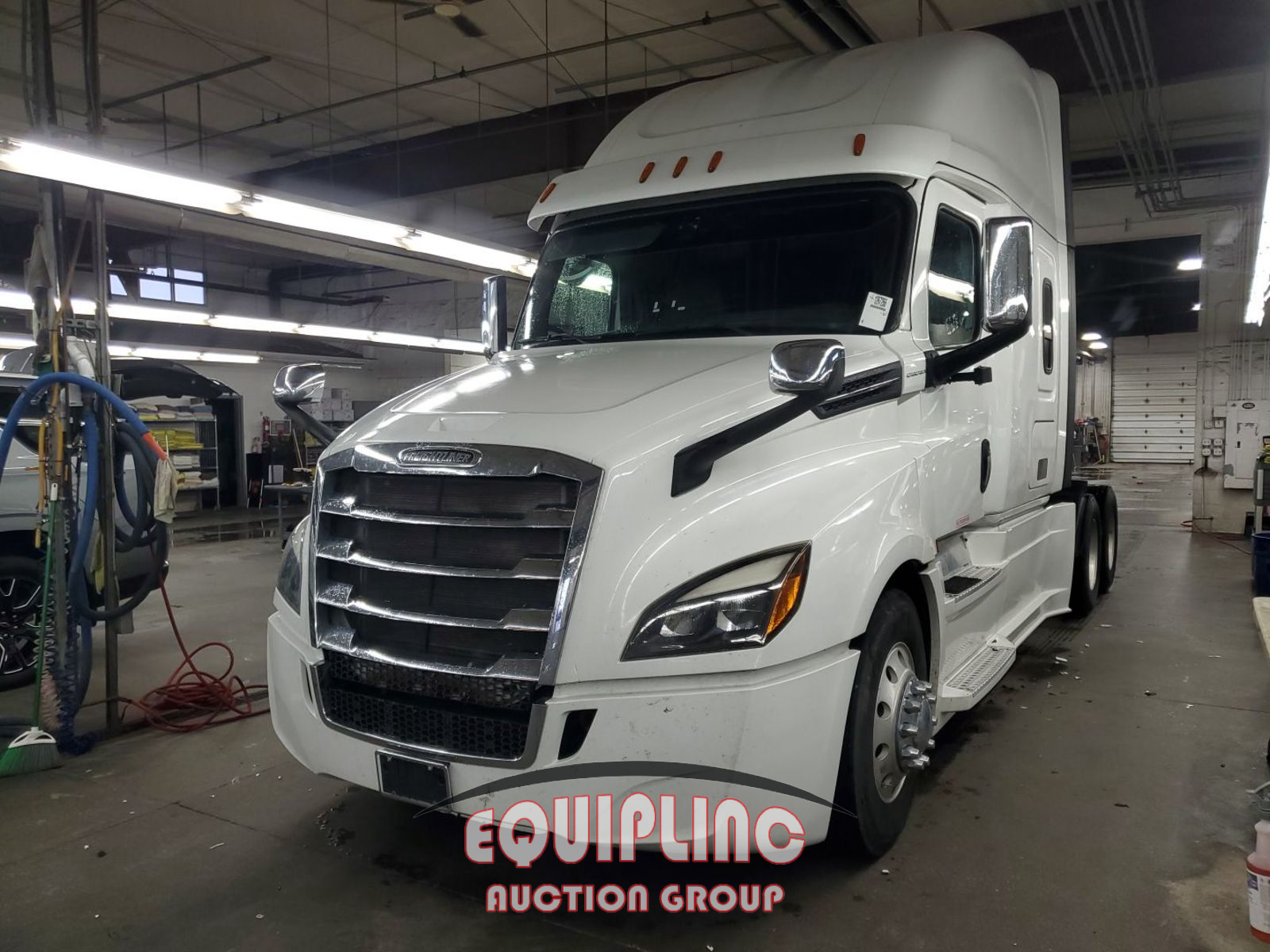 2020 Freightliner CASCADIA 126