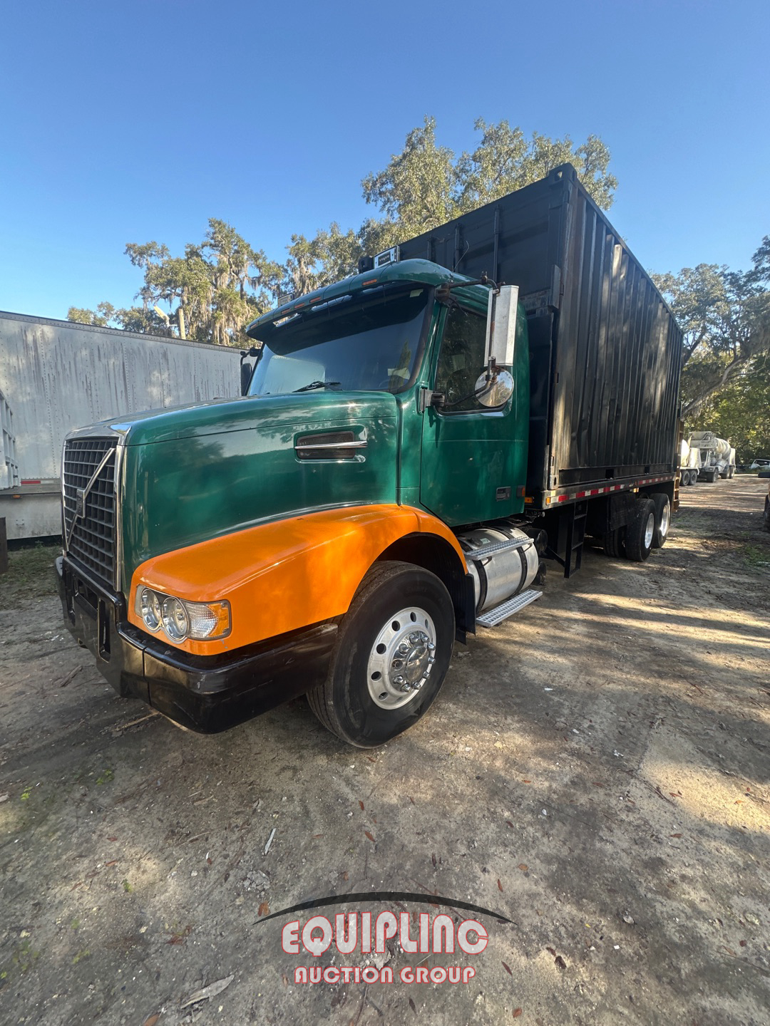 2003 VOLVO TRUCK VHD