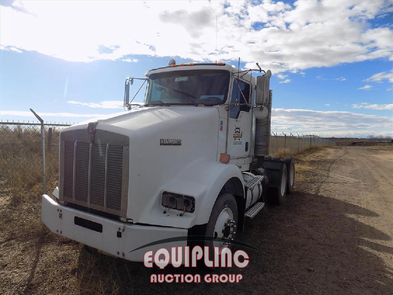 2005 Kenworth T800 T/A 6X4 DAY CAB TRUCK TRA