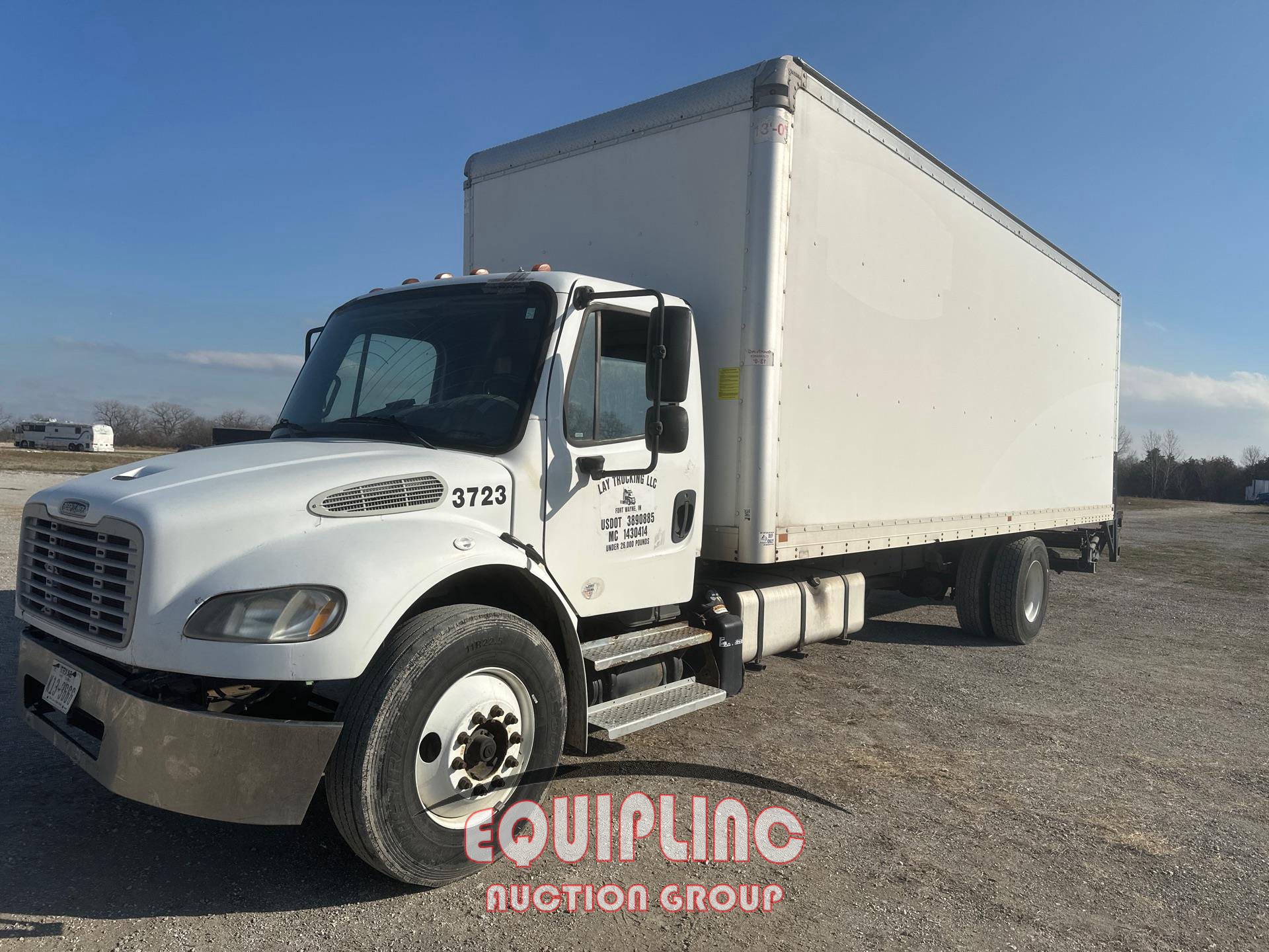2015 Freightliner M2 106 26 FT BOX TRUCK 