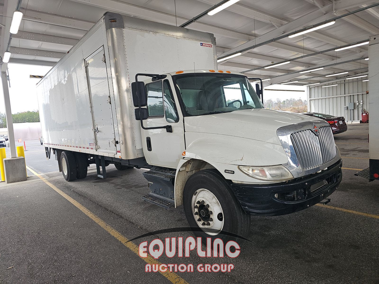 2018 International 4300 4X2 BOX TRUCK