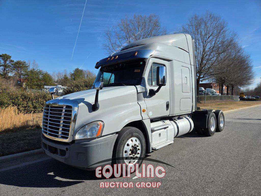 2015 Freightliner  125 6X2 T/A SLEEPER TRUCK TRA