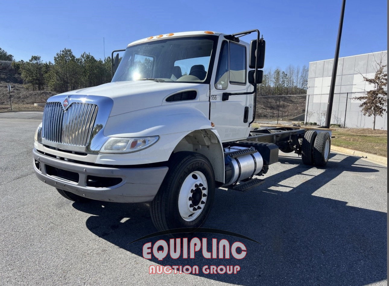 2017 International DURASTAR 4300 S/A 4X2 CAB & CH