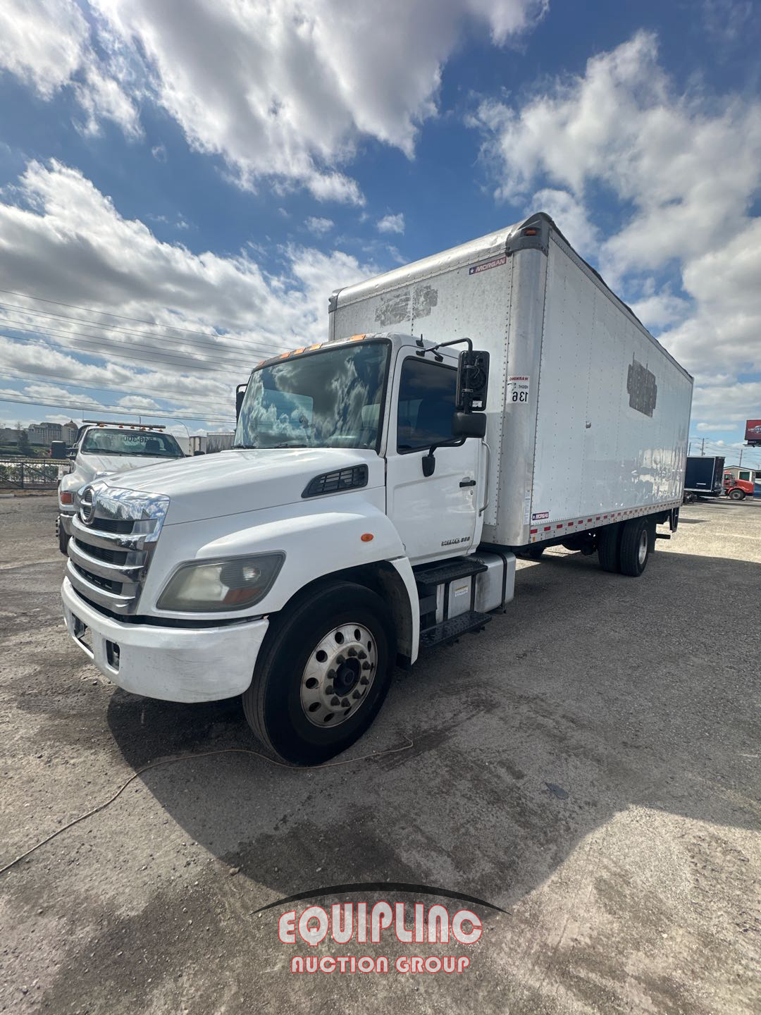 2019 Hino 268 26FT 4X2 S/A NON CDL BOX T
