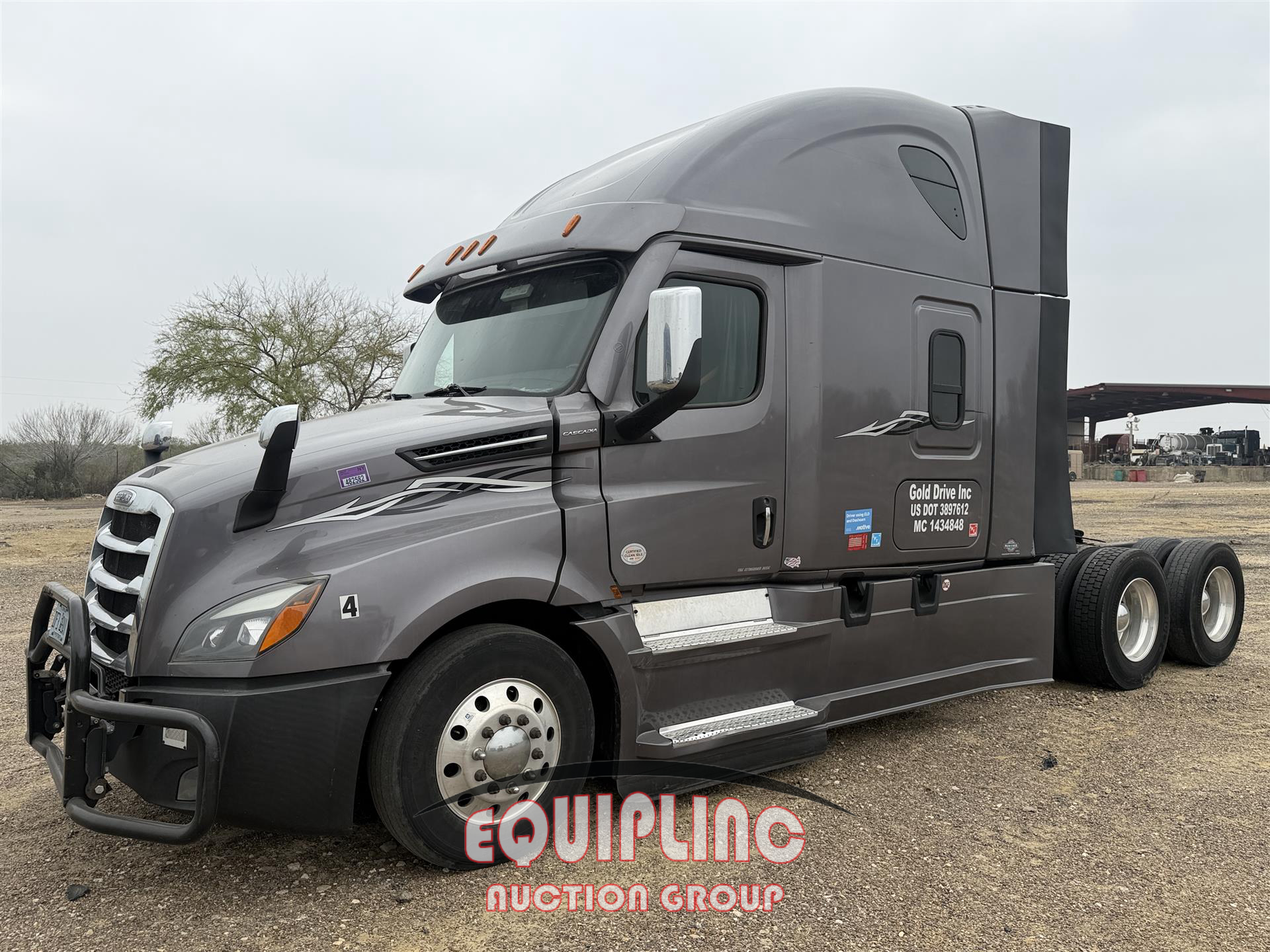 2022 Freightliner CASCADIA 6X4 T/A SLEEPER TRUCK