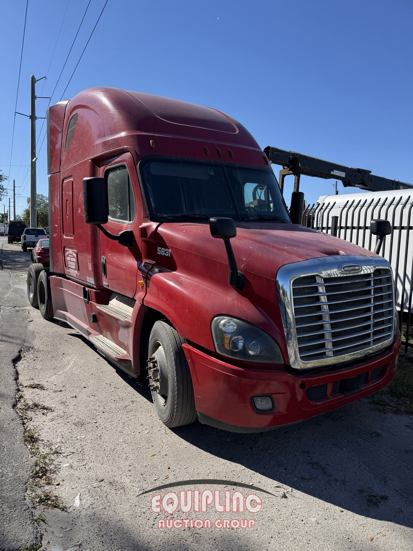 2017 Freightliner CASCADIA 6X4 T/A SLEEPER TRUCK