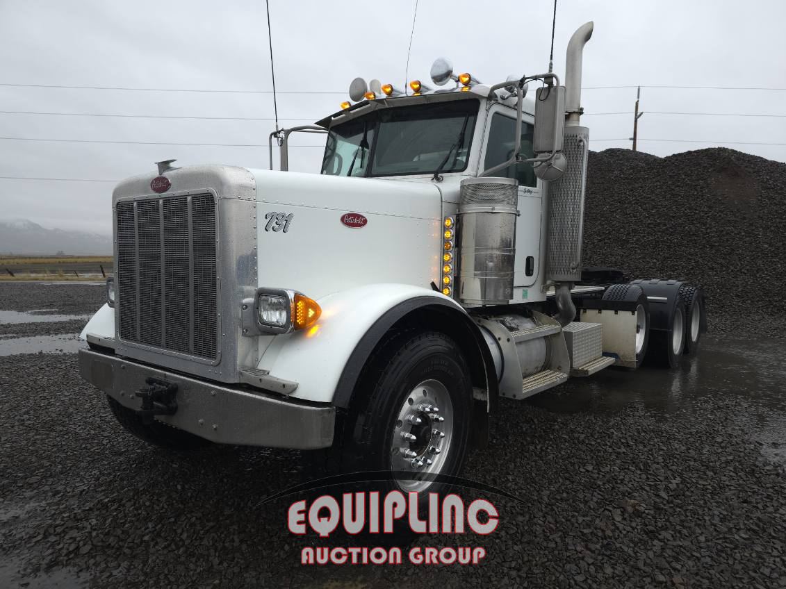 2007 Peterbilt 379 6X4 TRI/A DAY CAB TRUCK TR