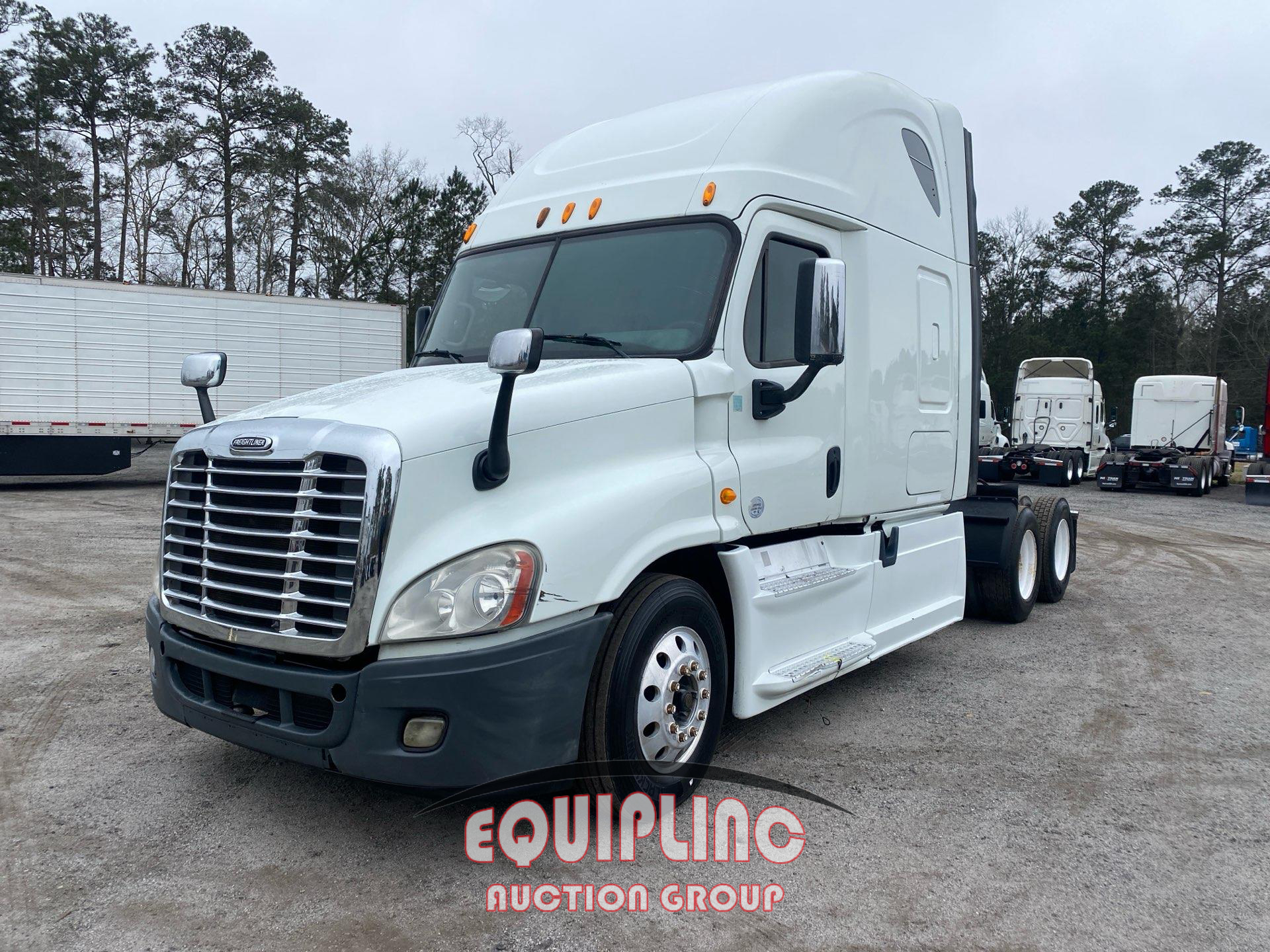 2014 Freightliner CASCADIA 6X4 T/A SLEEPER TRUCK