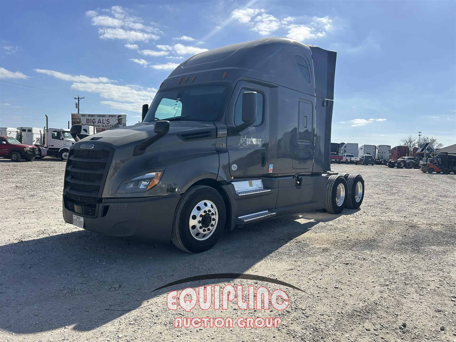 2019 Freightliner CASCADIA 6X4 T/A SLEEPER TRUCK