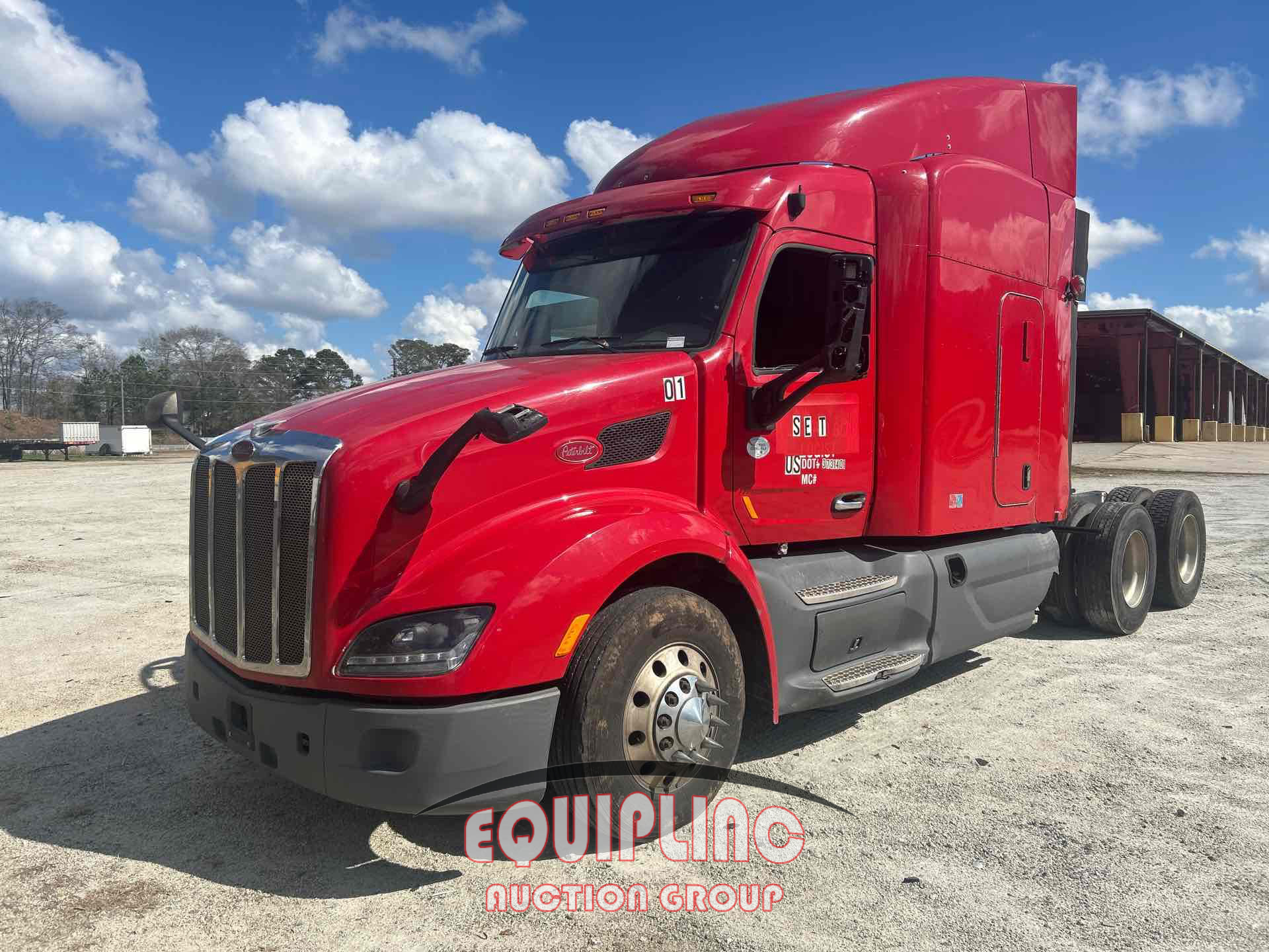 2017 Peterbilt 579 6X4 T/A MID ROOF TRUCK TRA