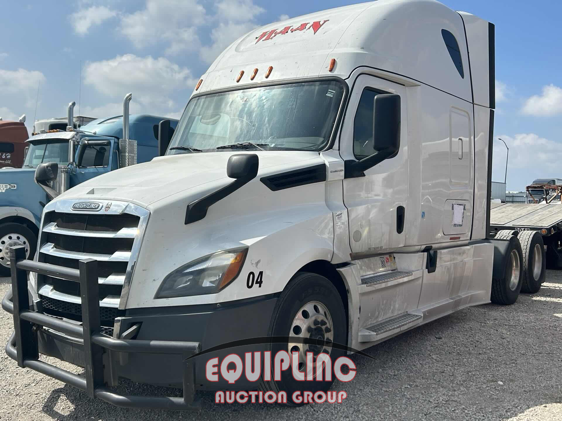 2019 Freightliner CASCADIA 6X4 T/A SLEEPER TRUCK