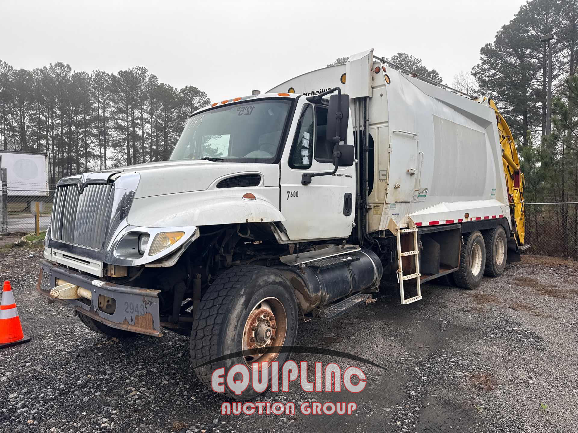2007 International 7600 6X4 T/A GARBAGE TRUCK