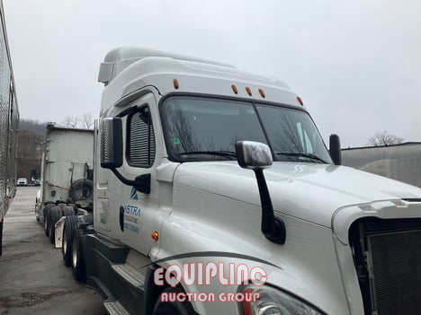 2019 Freightliner CASCADIA 6X4 T/A SLEEPER TRUCK