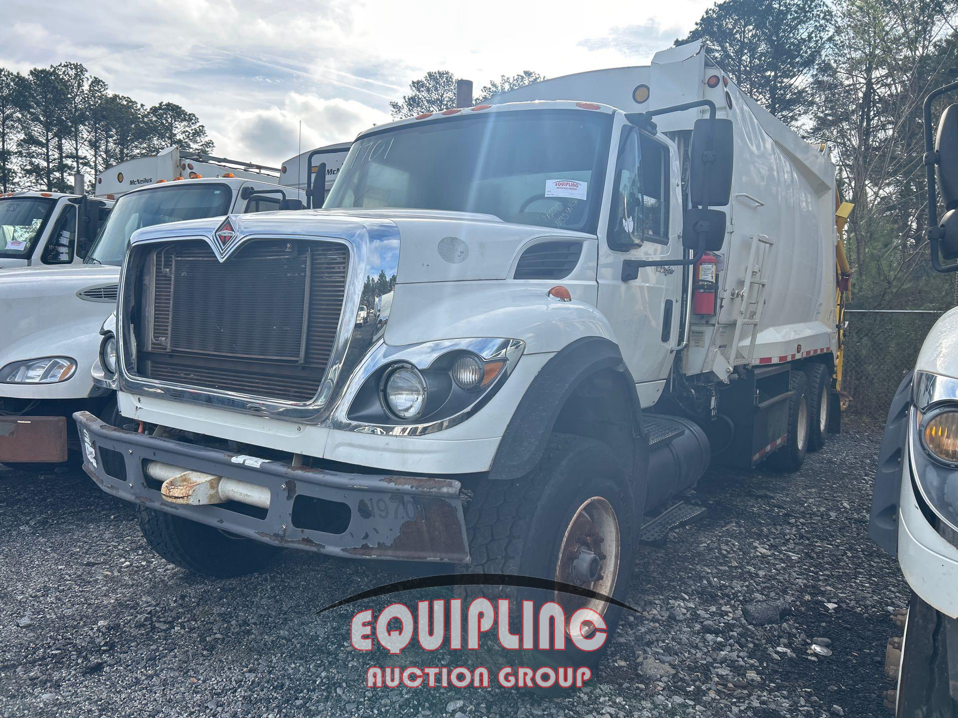 2009 International 7600 6X4 T/A GARBAGE TRUCK