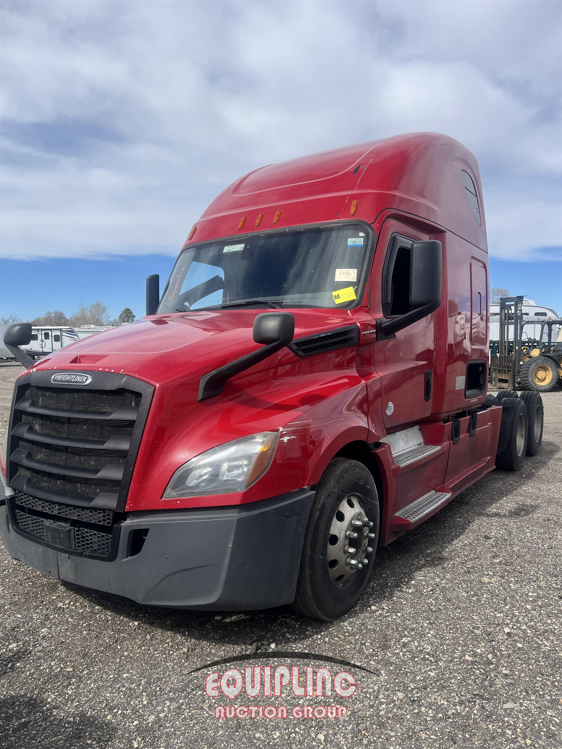 2018 Freightliner CASCADIA 6X4 T/A SLEEPER TRUCK