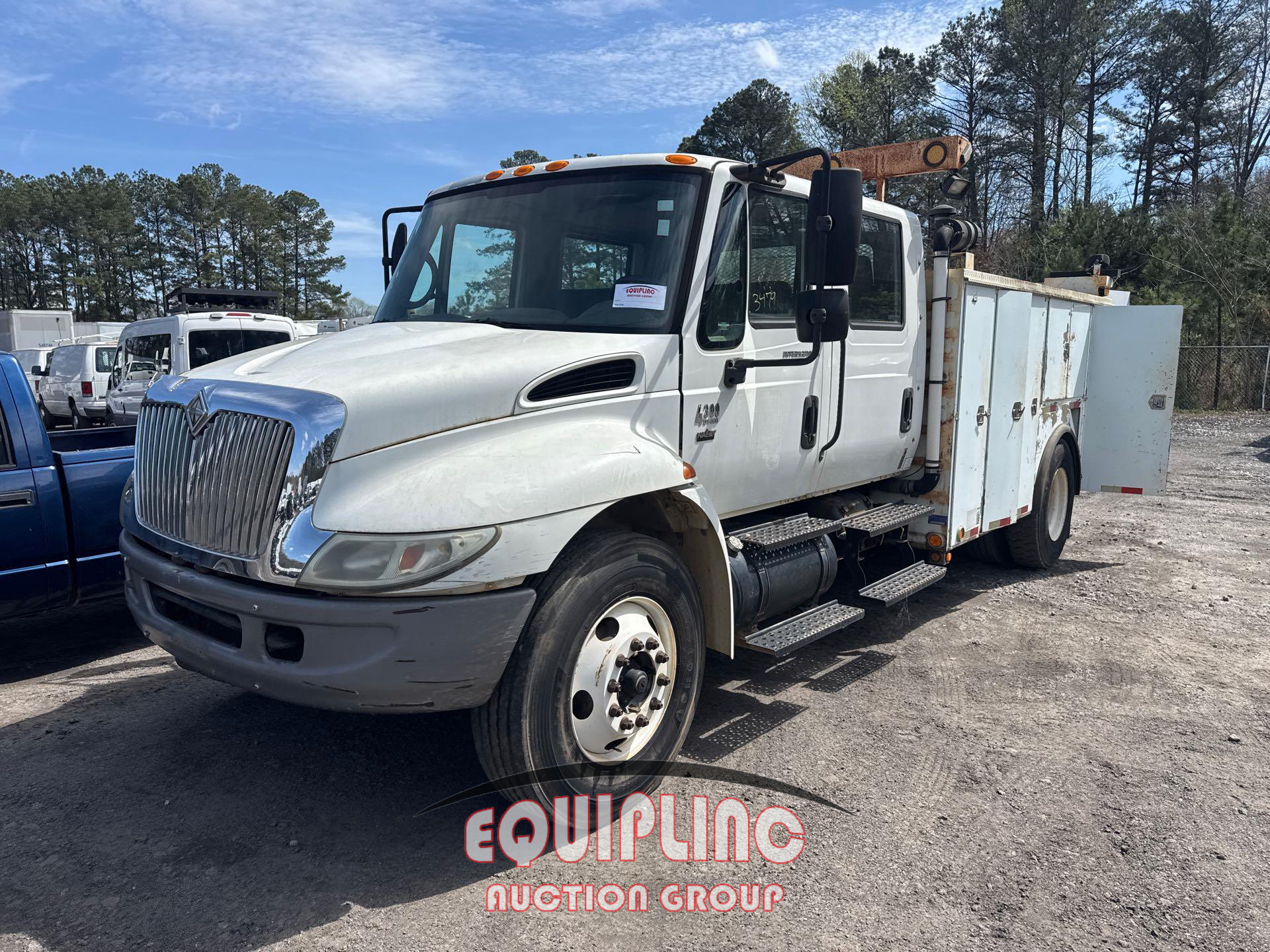 2007 International 4300 4x2 S/A UTILITY TRUCK