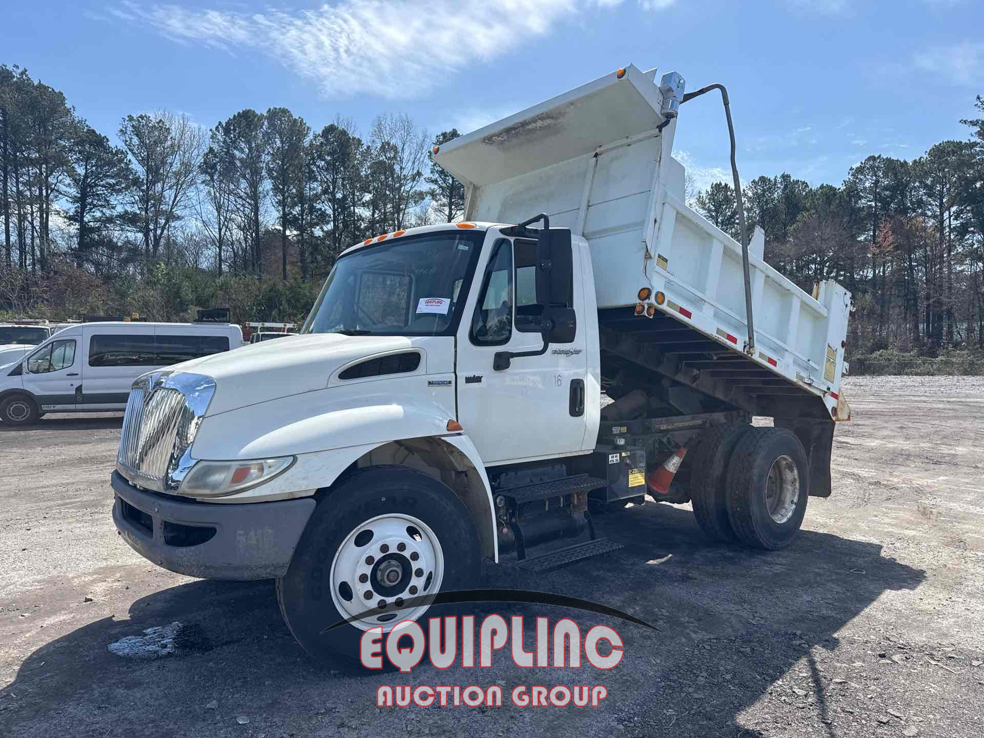 2009 International 4300 4x2 S/A DUMP TRUCK