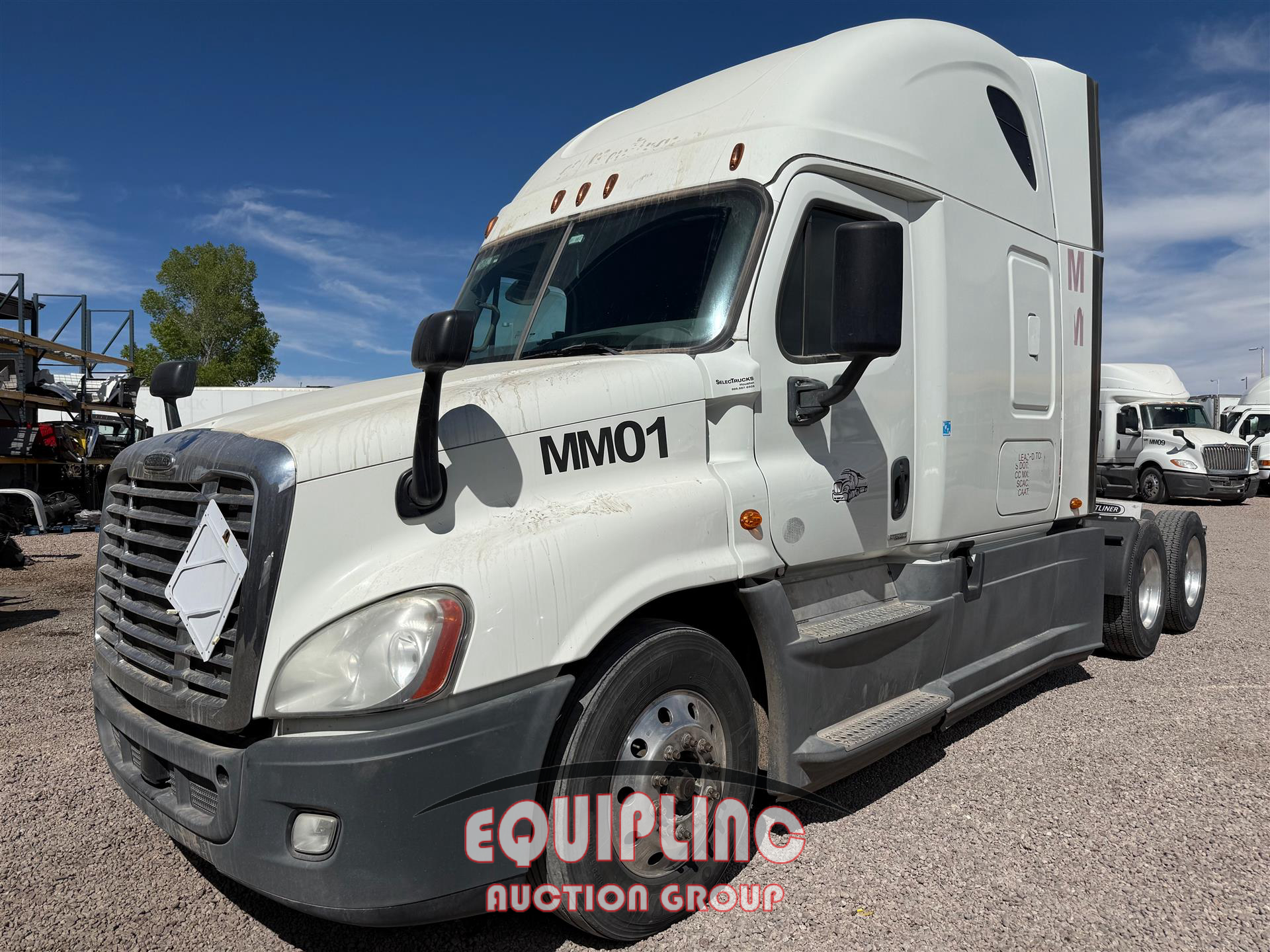 2017 Freightliner CASCADIA 6X4 T/A SLEEPER TRUCK