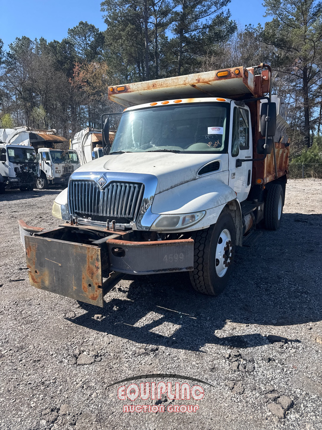 2006 International 4300 4X2 S/A SPREADER TRUCK