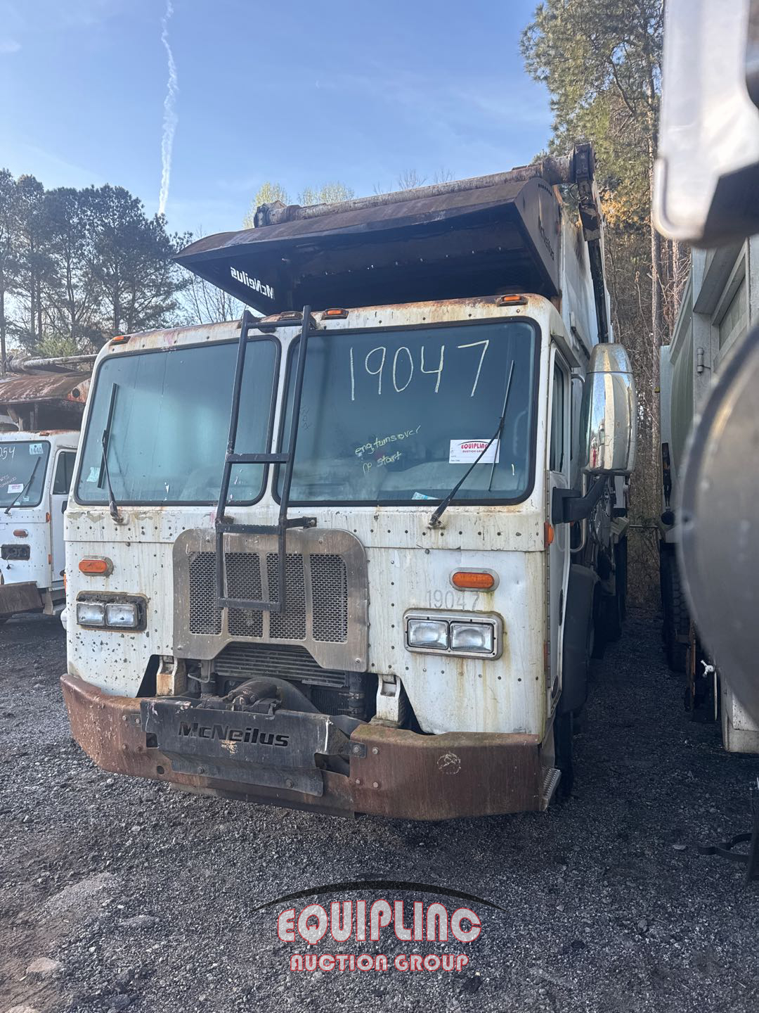 2015 Peterbilt 320 6x4 T/A GARBAGE TRUCK