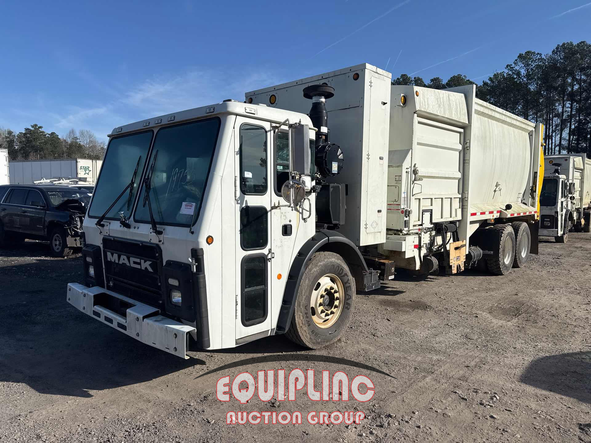 2018 Mack LR633 6X4 T/A SIDE LOAD GARBAG