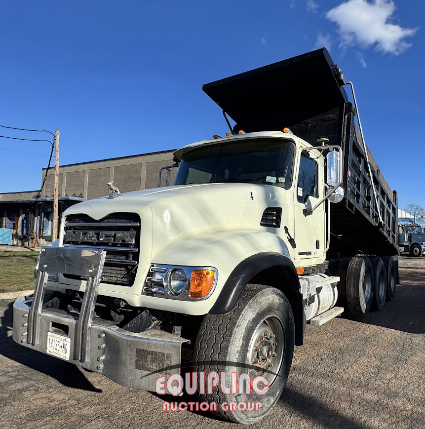 2003 Mack CV713 TRI/A DUMP TRUCK