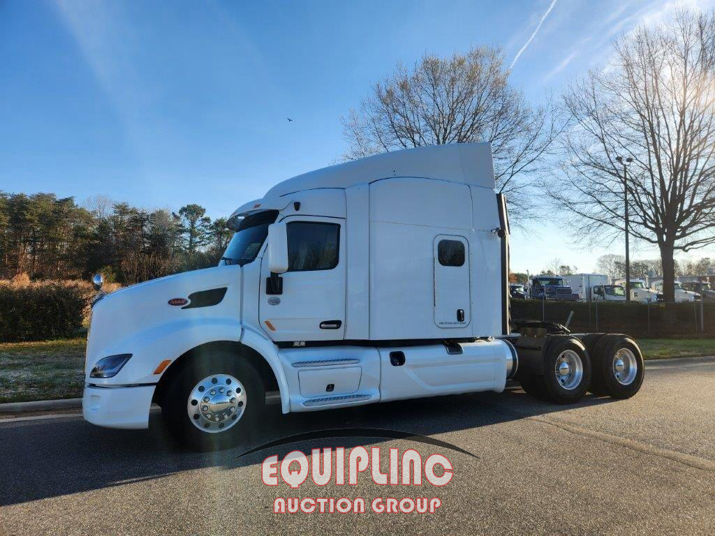 2015 Peterbilt 579 6X4 T/A SLEEPER TRUCK TRAC