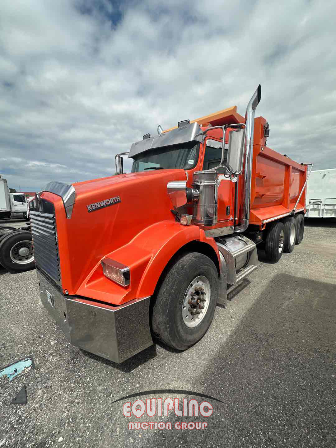 1995 Kenworth T800 TRI/A DUMP TRUCK TRACTOR