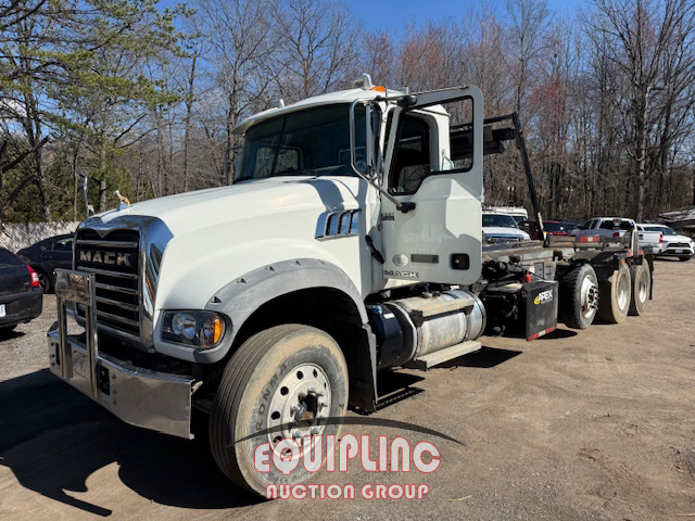 2017 Mack GU713 TRI/A ROLLOFF TRUCK