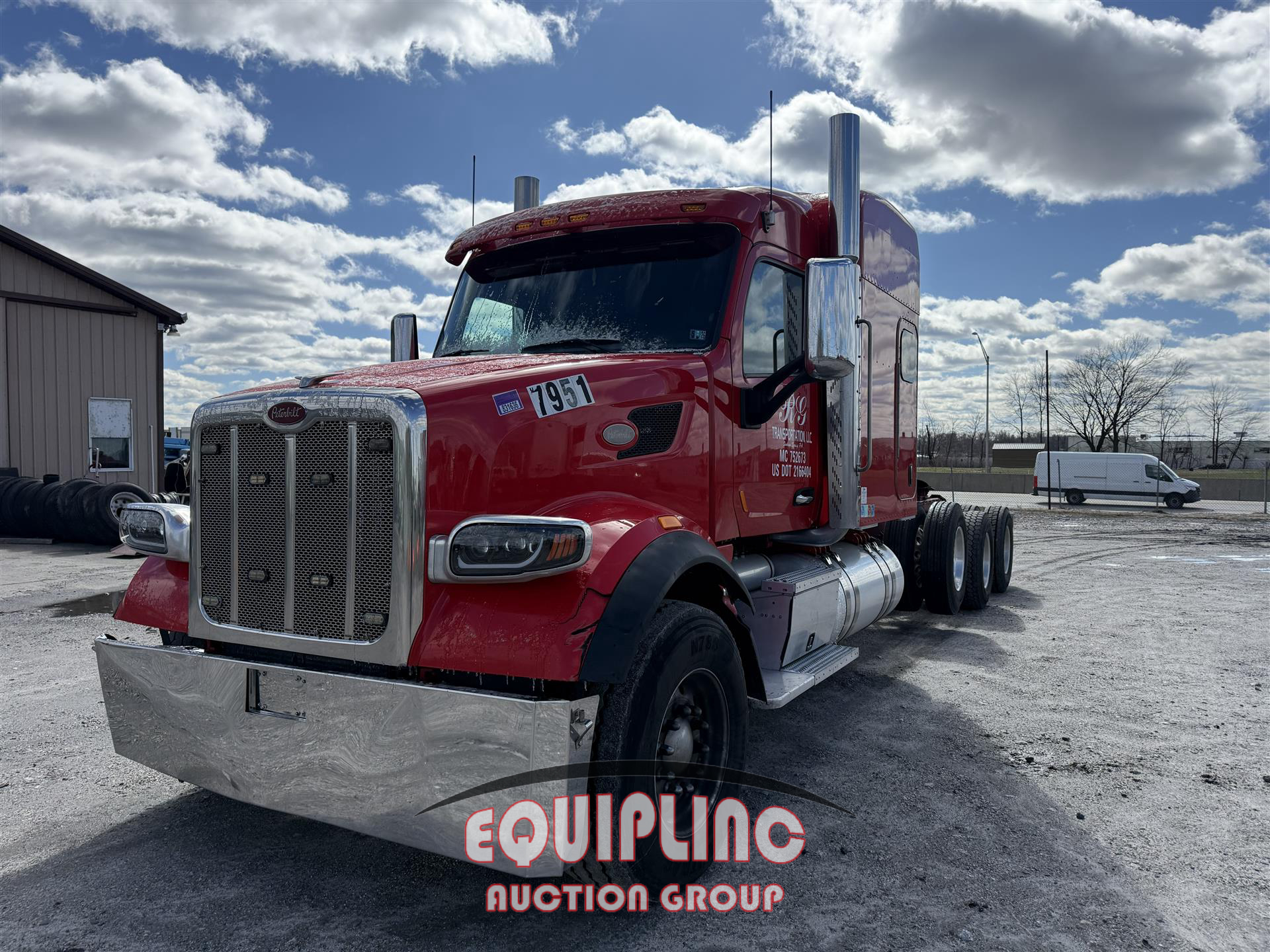 2017 Peterbilt 567 TRI/A SLEEPER TRUCK TRACTO