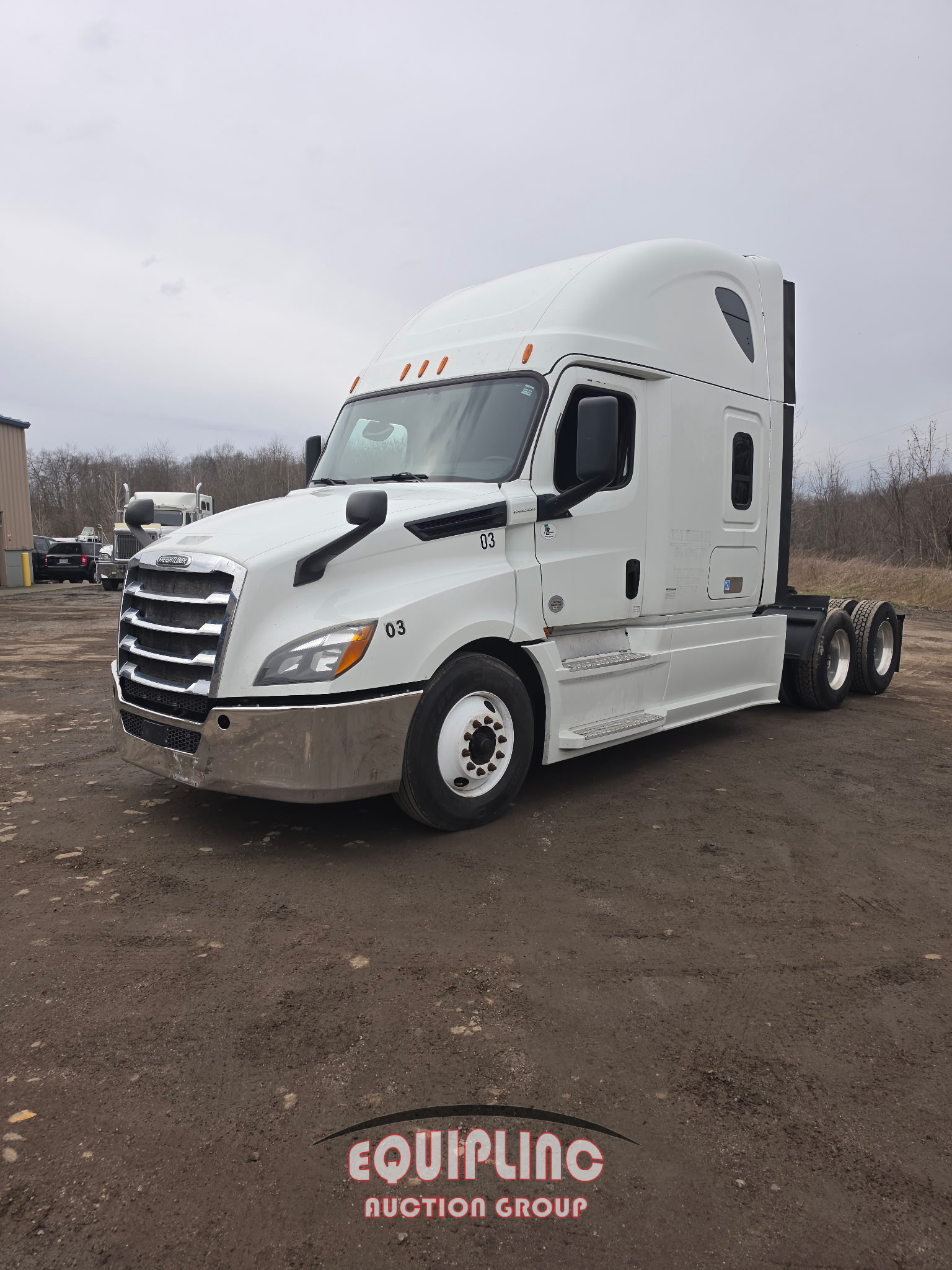 2019 Freightliner CASCADIA 6X4 T/A SLEEPER TRUCK