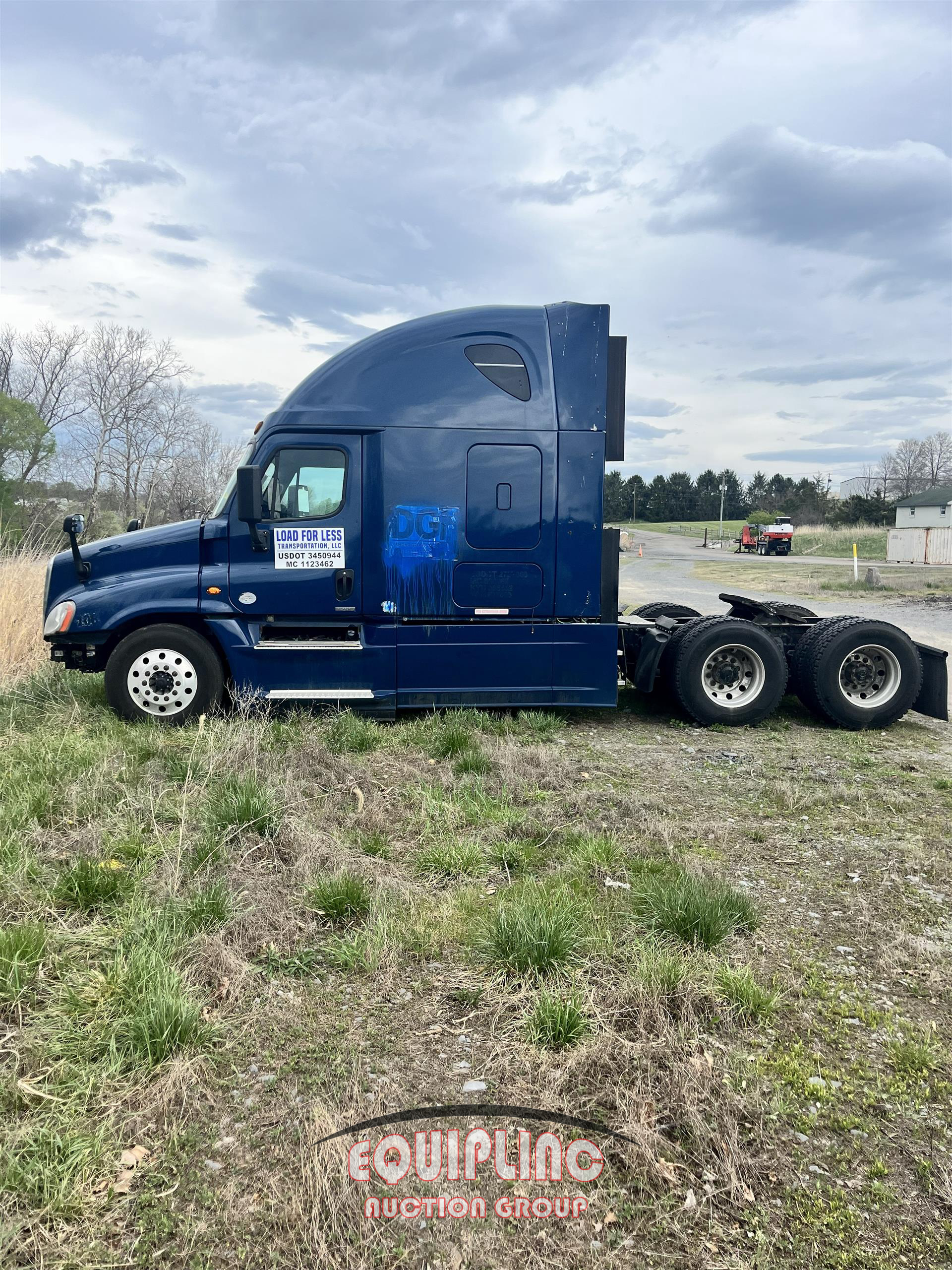 2016 Freightliner CASCADIA 6X4 T/A SLEEPER TRUCK