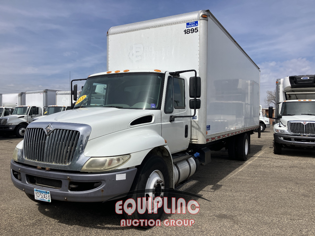 2017 International 4300 6X2 S/A 26FT NON CDL BOX 