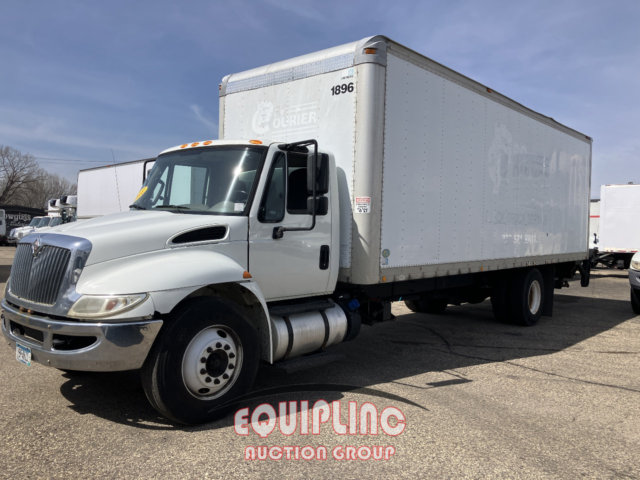 2017 International 4300 6X2 S/A 26FT NON CDL BOX 