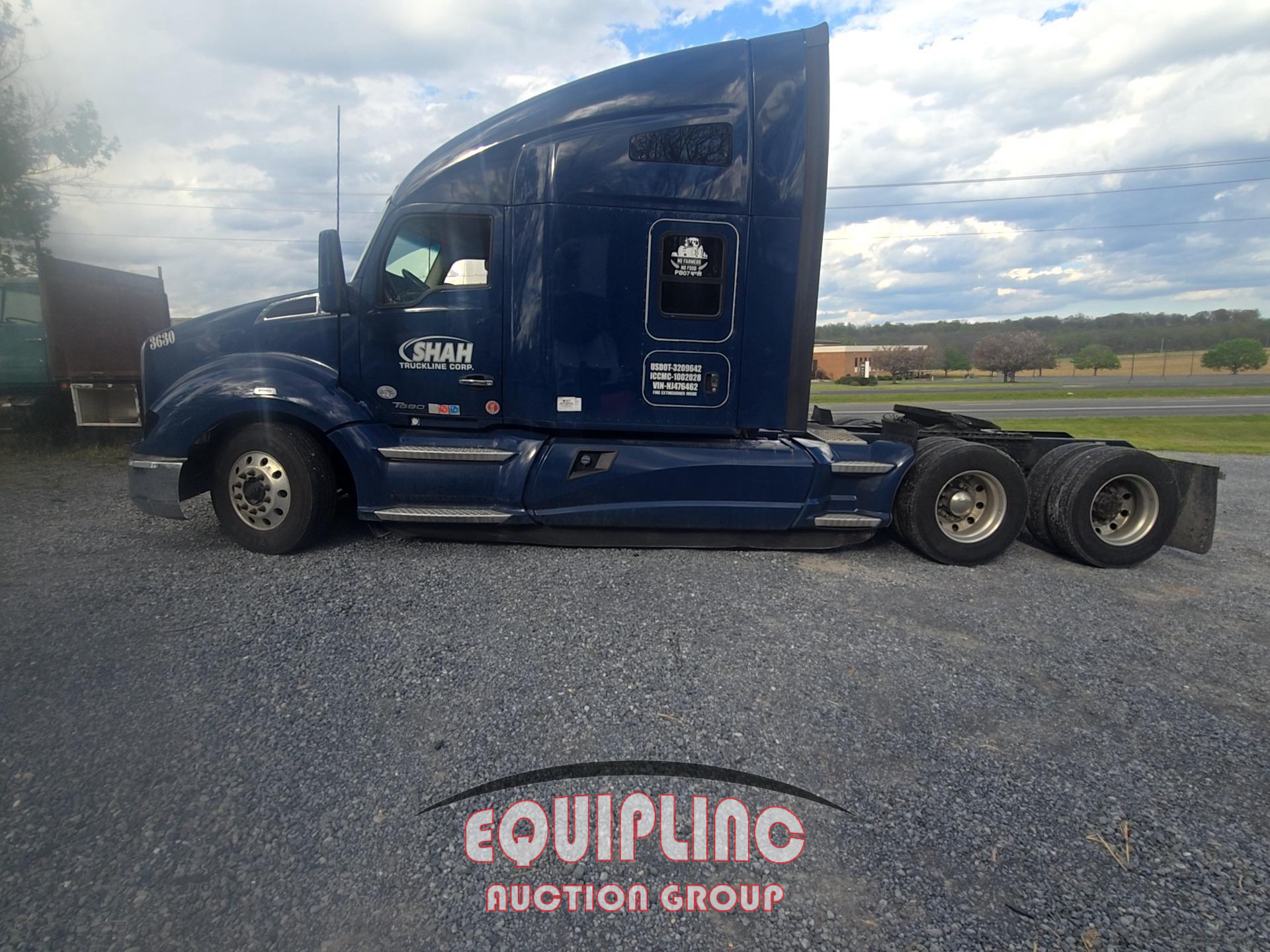 2022 Kenworth T680 6X4 T/A SLEEPER TRUCK TRA